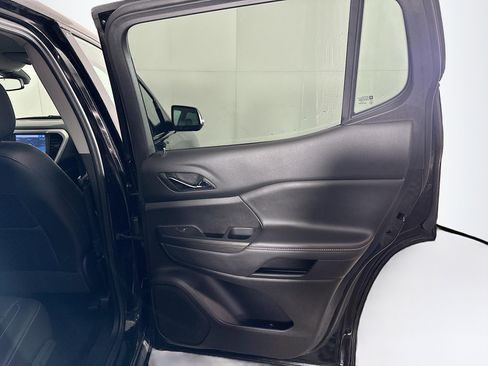 Used 2023 GMC Acadia SLT w/ Elevation Edition image 33