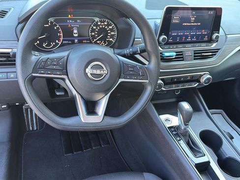 Used 2025 Nissan Altima 2.5 SV FWD image 15