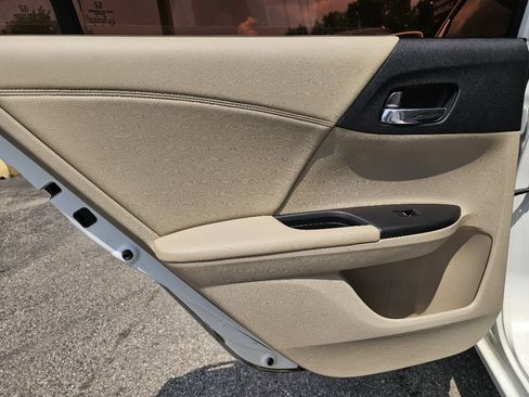 Used 2015 Honda Accord EX-L image 35