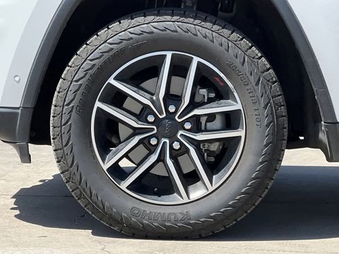Used 2019 Jeep Grand Cherokee Trailhawk AWD/4WD image 12