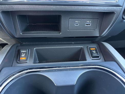 Used 2024 Nissan Titan SV w/ SV Convenience Package image 21