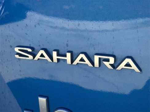 Used 2023 Jeep Wrangler Unlimited Sahara w/ Cold Weather Group image 17