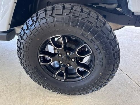 Used 2017 Jeep Wrangler Unlimited Sahara AWD/4WD image 34