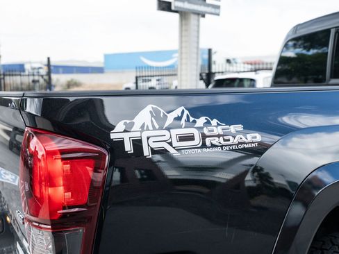 Used 2022 Toyota Tacoma SR5 AWD/4WD image 10