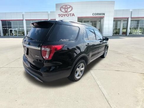 Used 2017 Ford Explorer XLT AWD/4WD image 3