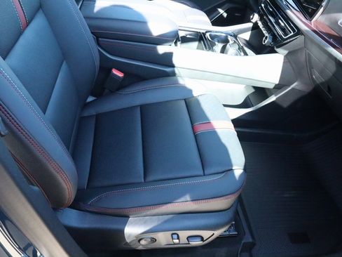 New 2026 Chevrolet Traverse RS w/ LPO, Floor Liner Package image 14