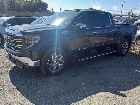 Used 2022 GMC Sierra 1500 SLT w/ SLT Premium Plus Package AWD/4WD image 3