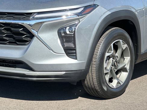Certified 2024 Chevrolet Trax LT w/ Sunroof Package FWD image 7