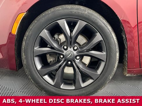 Used 2020 Chrysler Pacifica Touring w/ S Appearance Package image 36