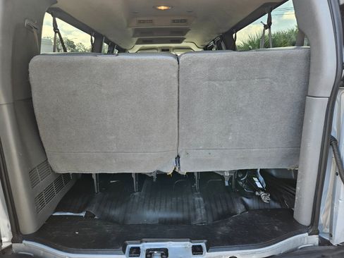 Used 2017 Chevrolet Express 3500 LS image 23