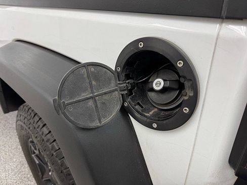 Used 2017 Jeep Wrangler Sport AWD/4WD image 25