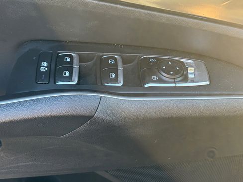 Used 2025 Kia Sorento LX FWD image 7