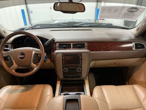 Used 2011 GMC Sierra 2500 SLT w/ Entertainment Package AWD/4WD image 10