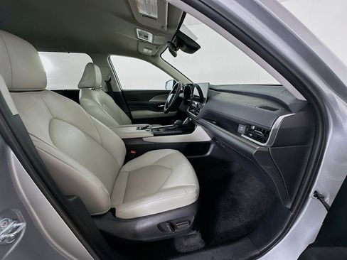 Used 2025 Toyota Grand Highlander FWD image 33