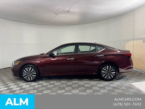 Used 2025 Nissan Altima 2.5 SV FWD image 11
