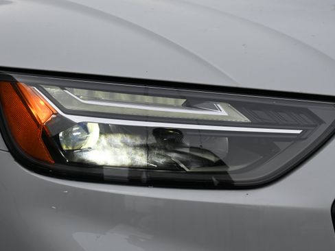 Used 2025 Audi Q5 2.0T Premium Plus AWD/4WD image 11