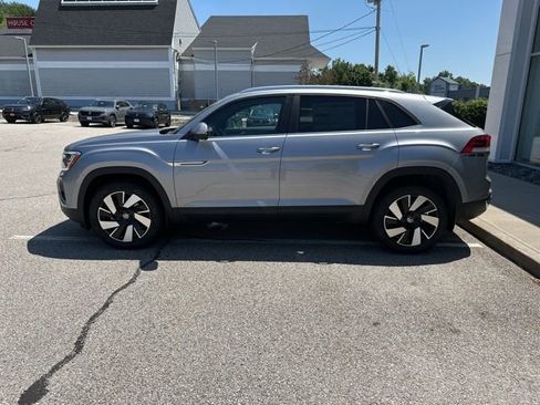 New 2025 Volkswagen Atlas Cross Sport SE image 4