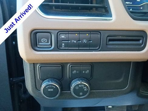 Used 2024 Chevrolet Suburban Premier RWD image 17