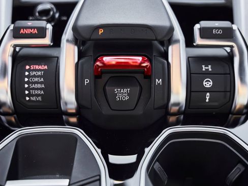 Used 2024 Lamborghini Urus S AWD/4WD image 69