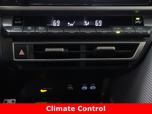 Used 2025 Toyota Camry SE image 20