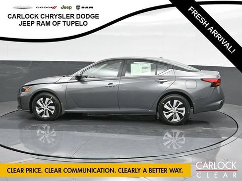 Used 2025 Nissan Altima 2.5 S FWD image 10
