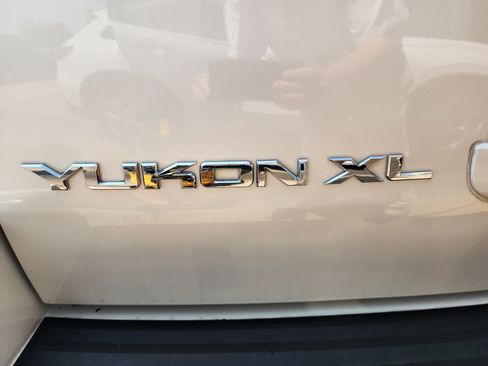 Used 2013 GMC Yukon XL Denali AWD/4WD image 12