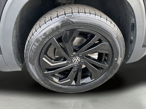 Used 2023 Volkswagen Atlas SE w/ Black Wheel Package image 12