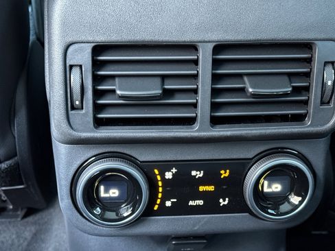 Certified 2025 Land Rover Range Rover Velar Dynamic SE image 13