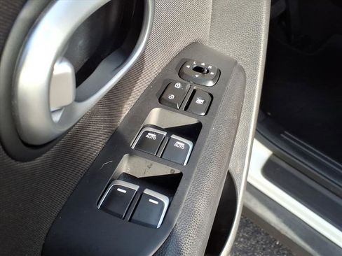 Used 2019 Kia Soul + image 21