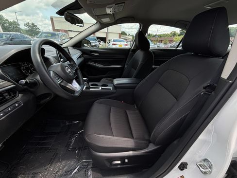 Used 2025 Nissan Altima 2.5 SV FWD image 28