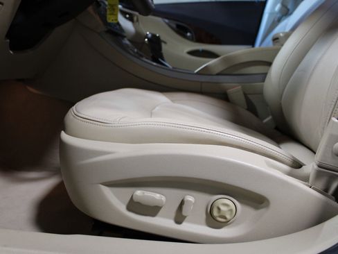 Used 2011 Buick LaCrosse CXL image 18