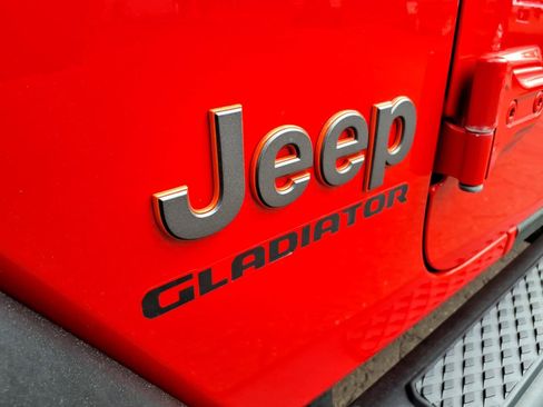 Used 2021 Jeep Gladiator Mojave w/ Uconnect 4C Nav & Sound Group AWD/4WD image 2