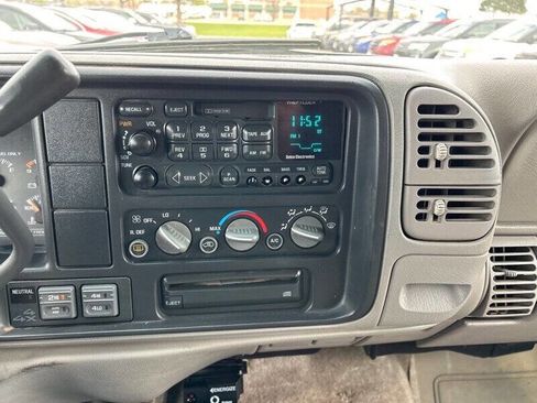 Used 1999 Chevrolet Suburban 4WD w/ Preferred Equipment Group 2 image 20