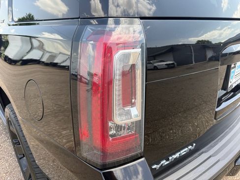 Used 2019 GMC Yukon SLT w/ Graphite Performance Edition AWD/4WD image 44