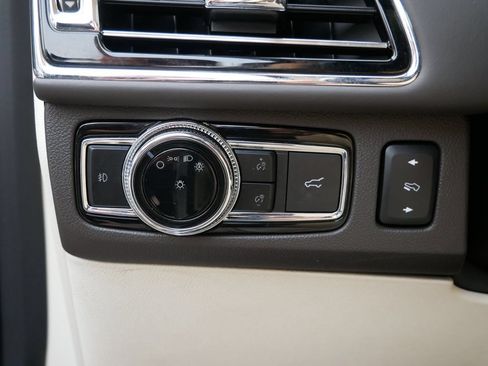 Used 2020 Lincoln Navigator Black Label w/ Cargo Convenience Package AWD/4WD image 16