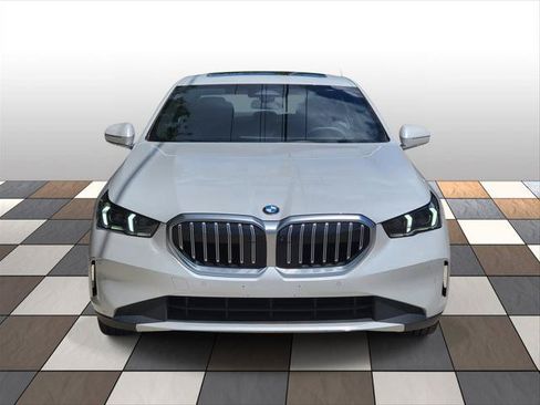 Used 2024 BMW 530i RWD image 2