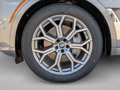 Certified 2026 BMW X7 xDrive40i w/ Premium Package AWD/4WD image 10