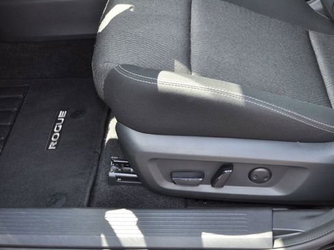 Used 2024 Nissan Rogue SV image 8