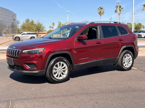Used 2020 Jeep Cherokee Latitude w/ Cold Weather Group AWD/4WD image 2