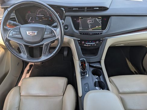 Used 2017 Cadillac XT5 Luxury w/ Driver Awareness Package FWD image 10