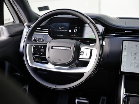 New 2025 Land Rover Range Rover SE image 31