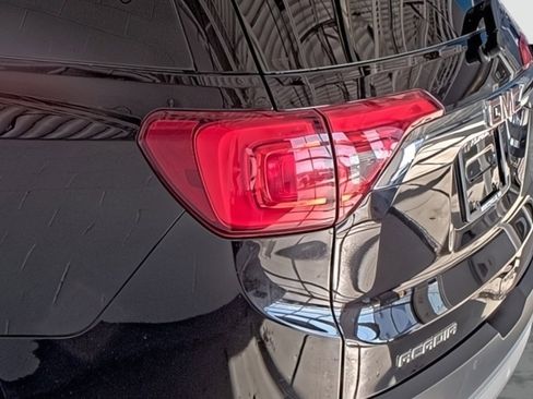 Used 2017 GMC Acadia SLT image 10