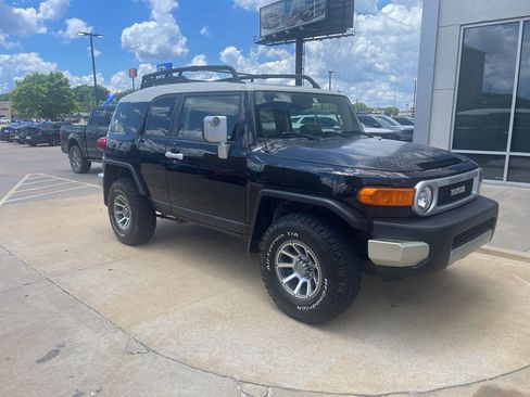 Used 2010 Toyota FJ Cruiser 4WD image 1