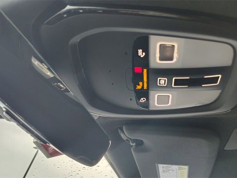 Certified 2025 Volvo XC40 B5 Plus image 24