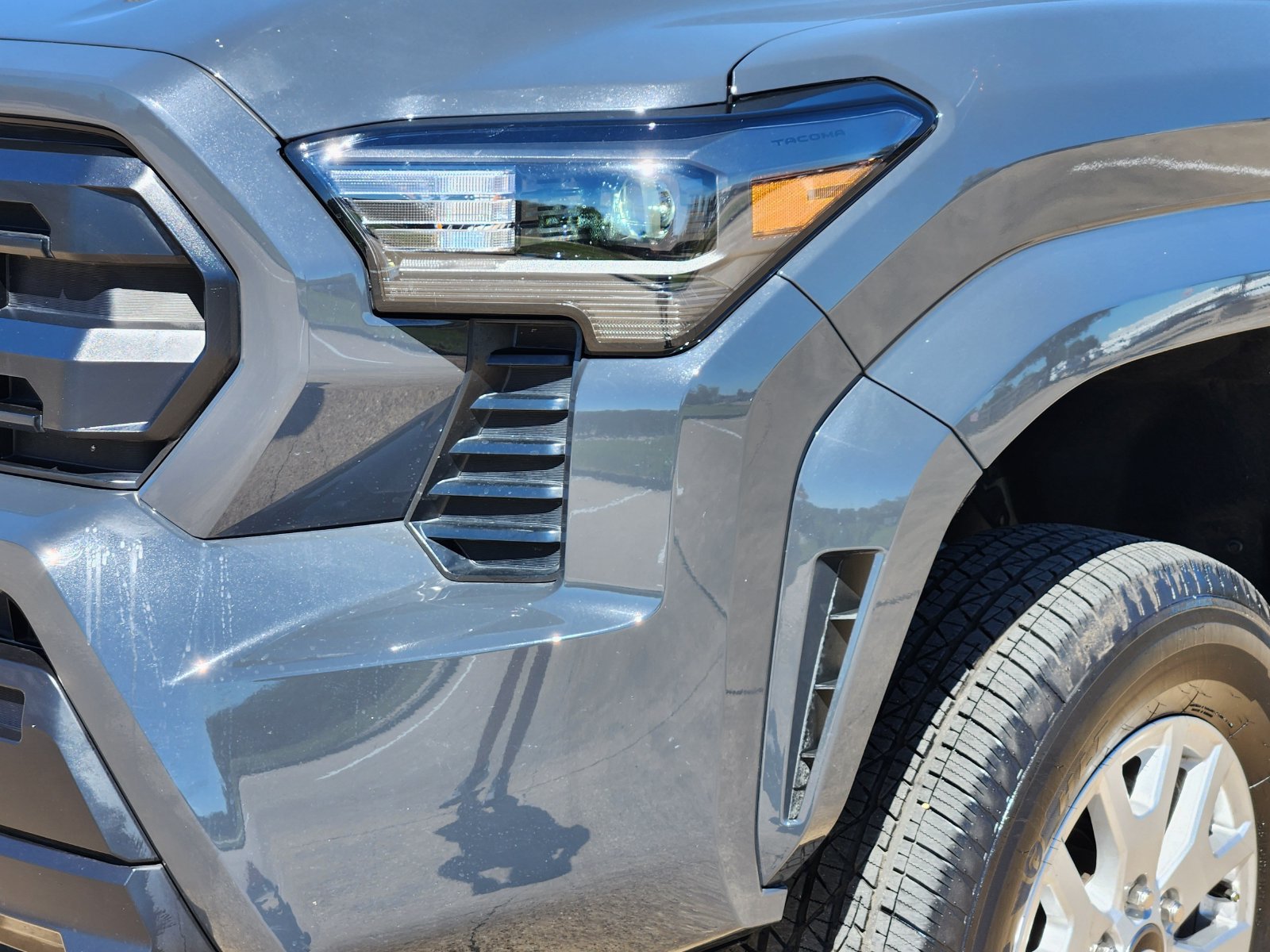 Used 2024 Toyota Tacoma SR AWD/4WD image 10