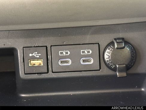 Used 2024 Toyota Highlander LE FWD image 19
