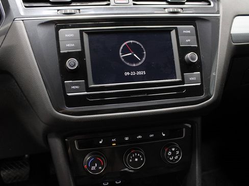 Used 2022 Volkswagen Tiguan S image 32