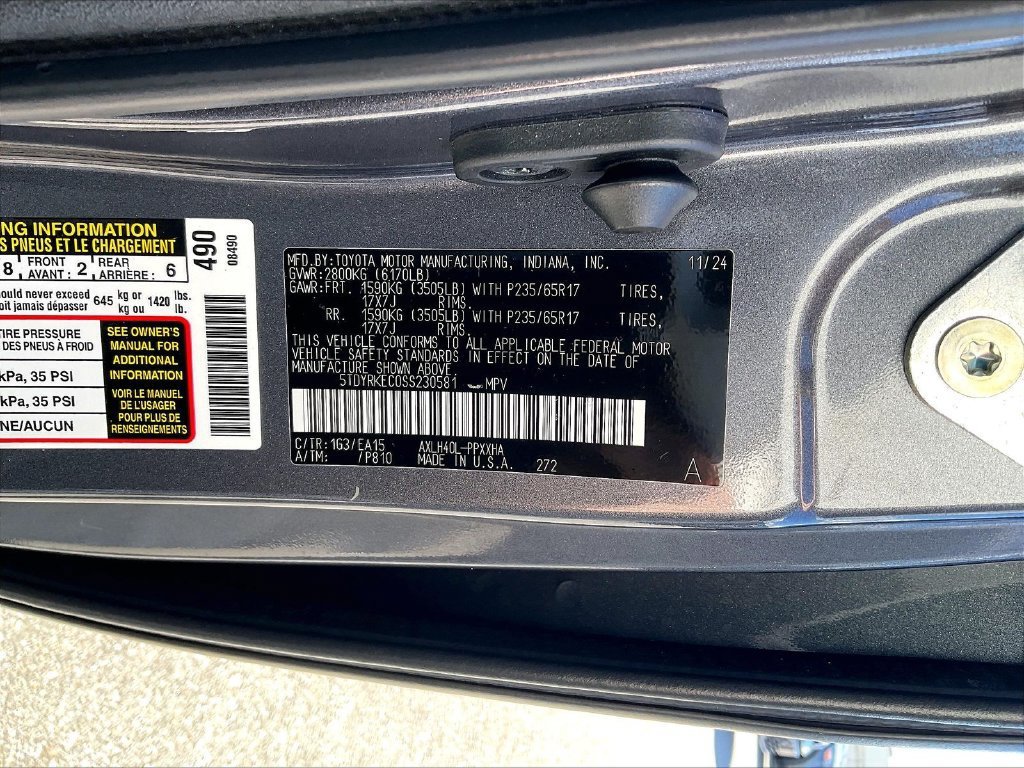 Used 2025 Toyota Sienna XLE FWD image 33