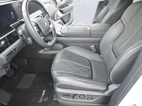Used 2025 INFINITI QX80 Sensory image 13