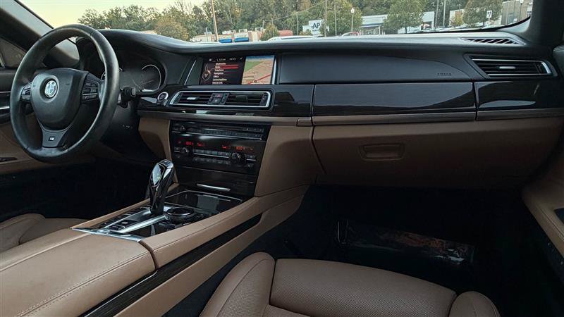 Used 2015 BMW 750i xDrive AWD/4WD image 41